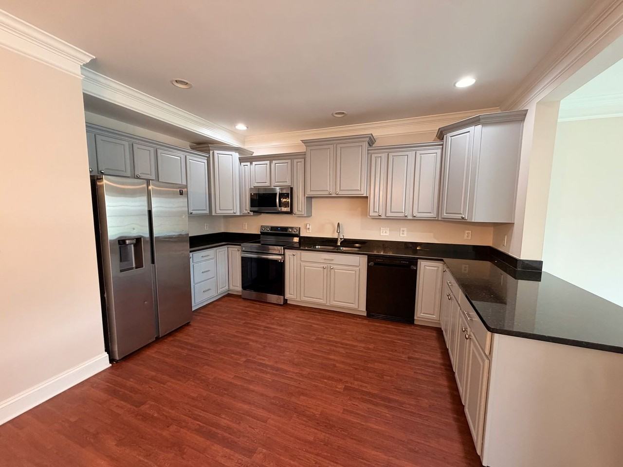 208 Whitley Dr - Photo 6 of 21