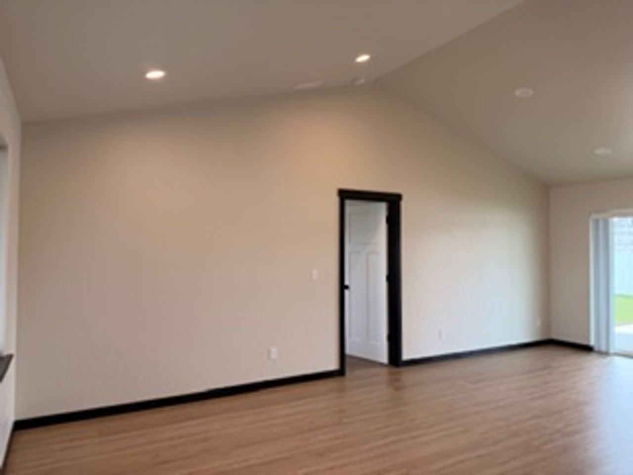 12037 N Lennon Ln - Photo 3 of 35