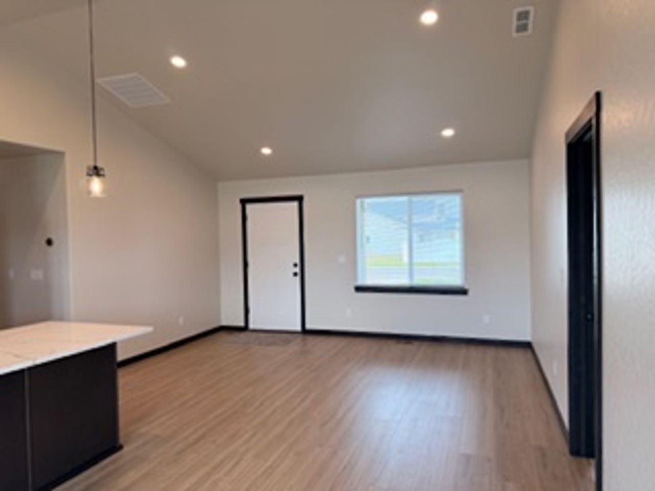 12037 N Lennon Ln - Photo 4 of 35
