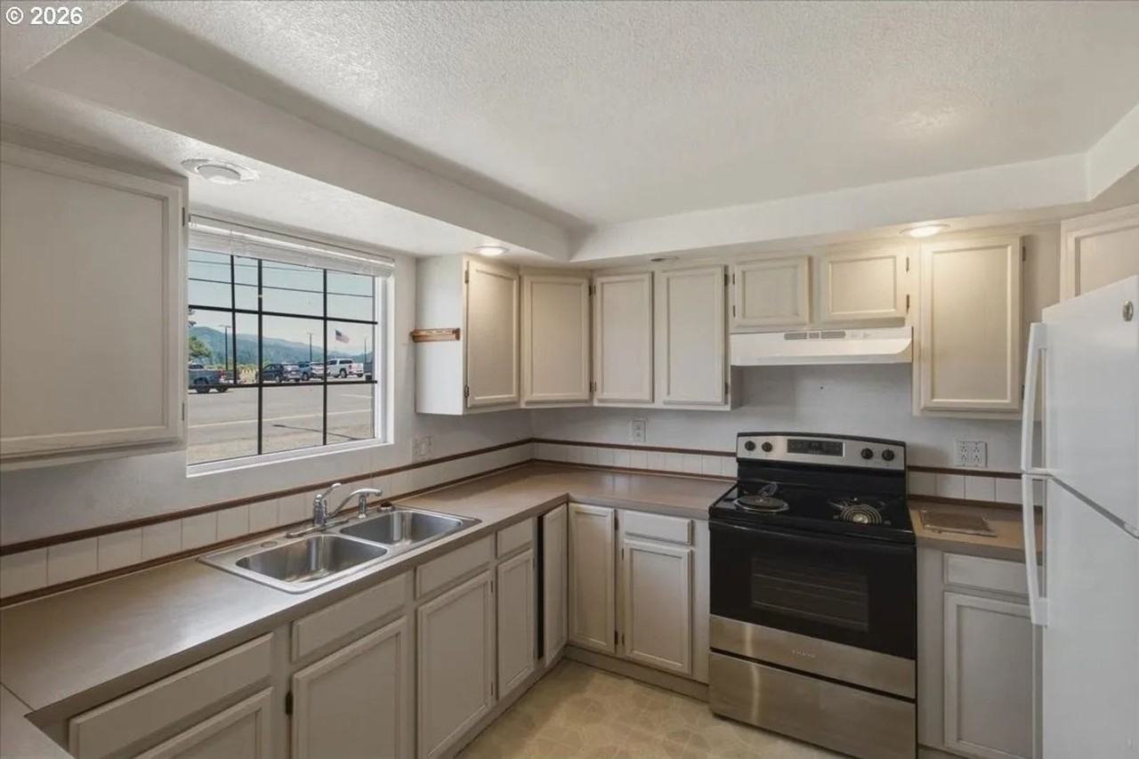 1290 Riggs Hill Rd - Photo 5 of 29