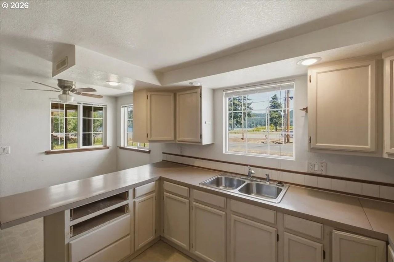 1290 Riggs Hill Rd - Photo 6 of 29