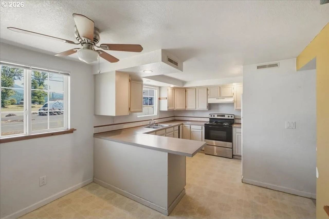 1290 Riggs Hill Rd - Photo 7 of 29