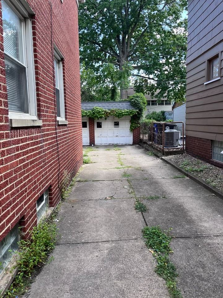 3199 W 116th St - Photo 2 of 9