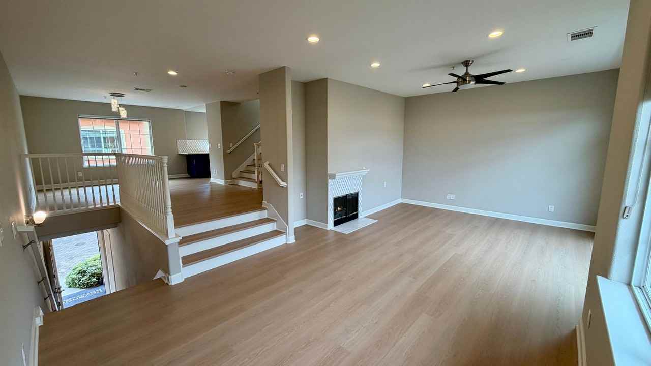 1043 Helen Ave - Photo 3 of 32
