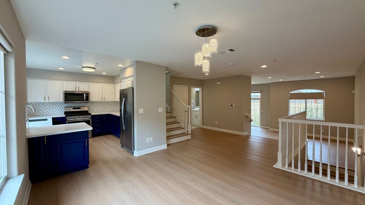 1043 Helen Ave - Photo 6 of 32