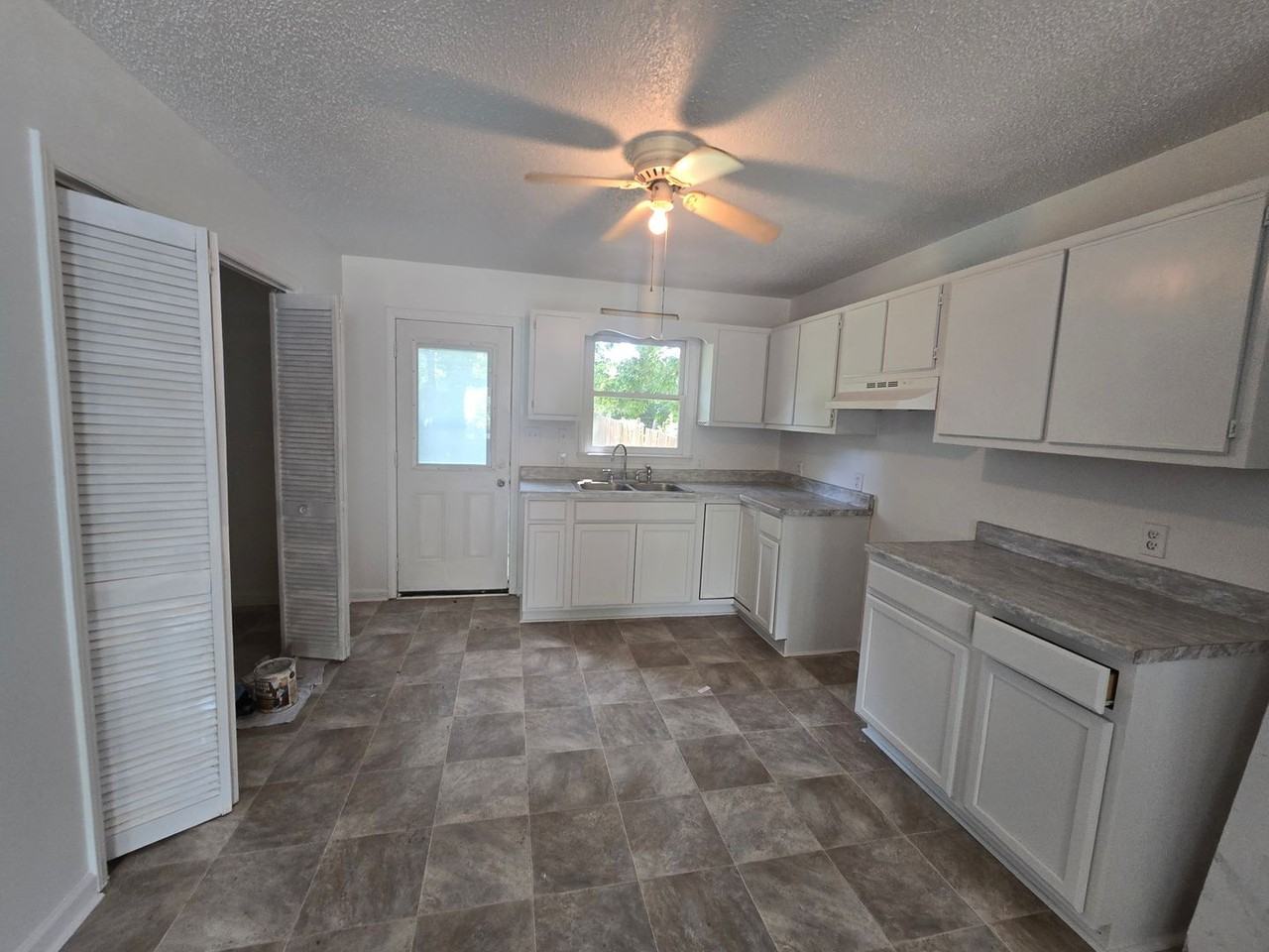 105 Chase Ave - Photo 2 of 10