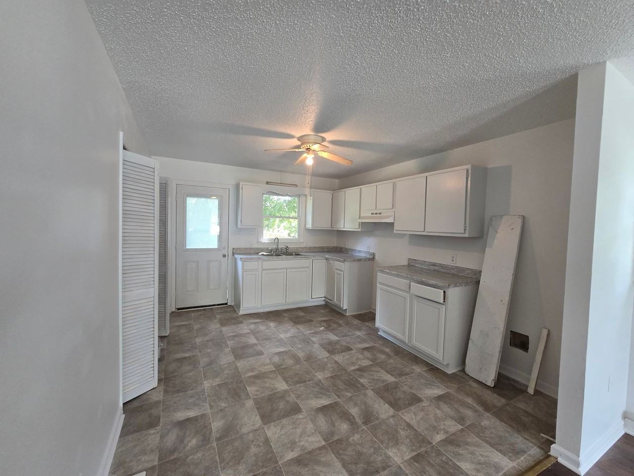105 Chase Ave - Photo 3 of 10