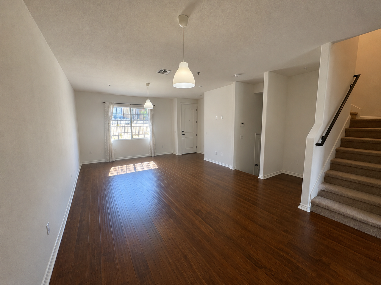 332 E Hilltop Way - Photo 3 of 18