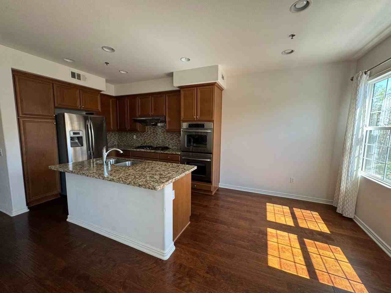 332 E Hilltop Way - Photo 4 of 18