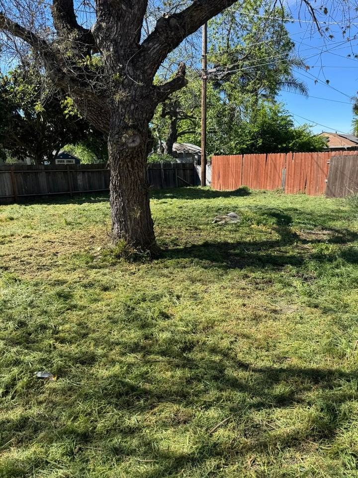 3415 Wallace Ave - Photo 4 of 13