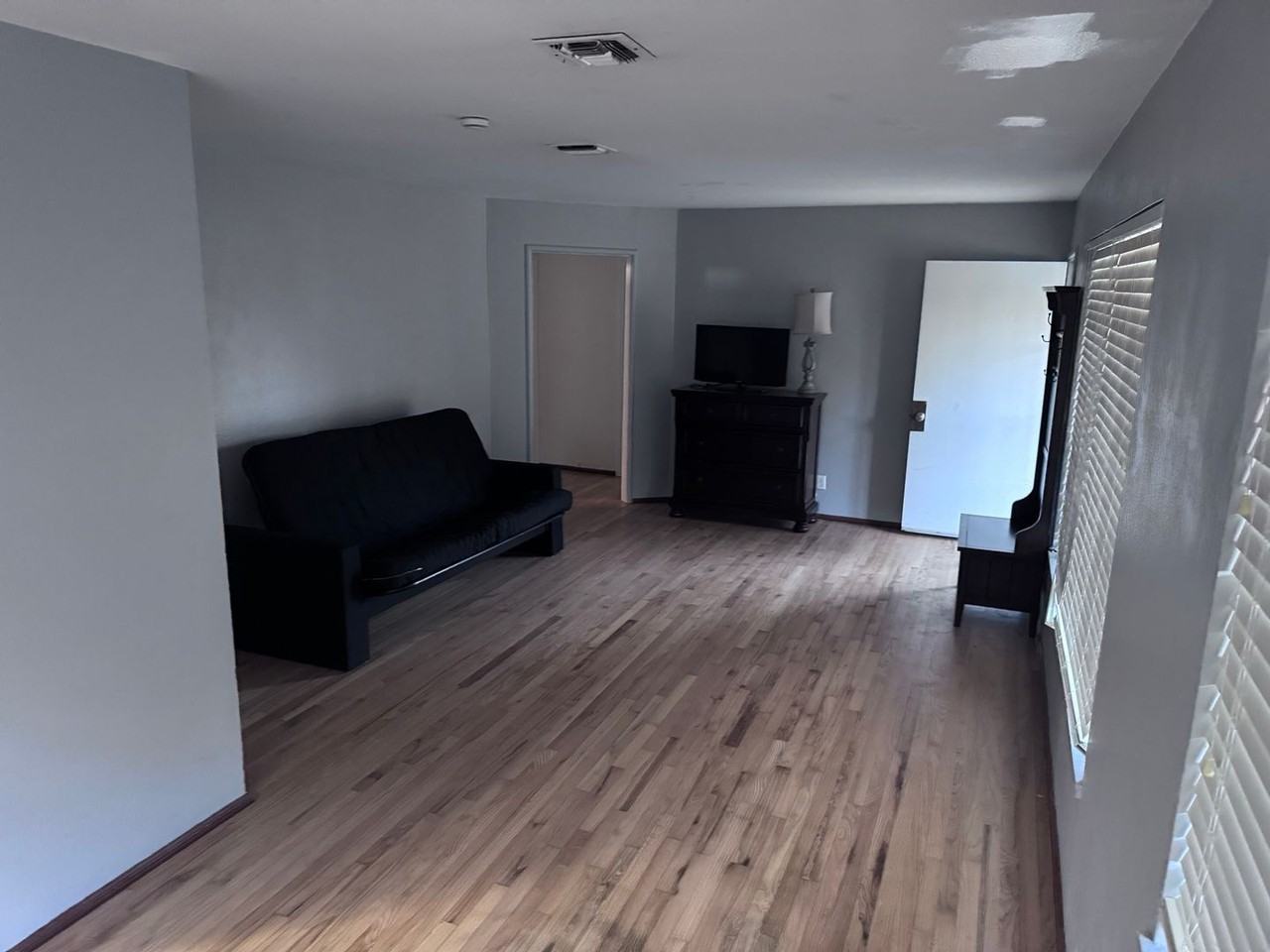 3415 Wallace Ave - Photo 6 of 13