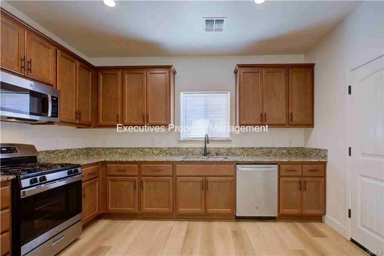 5046 Palisade Ave - Photo 5 of 23