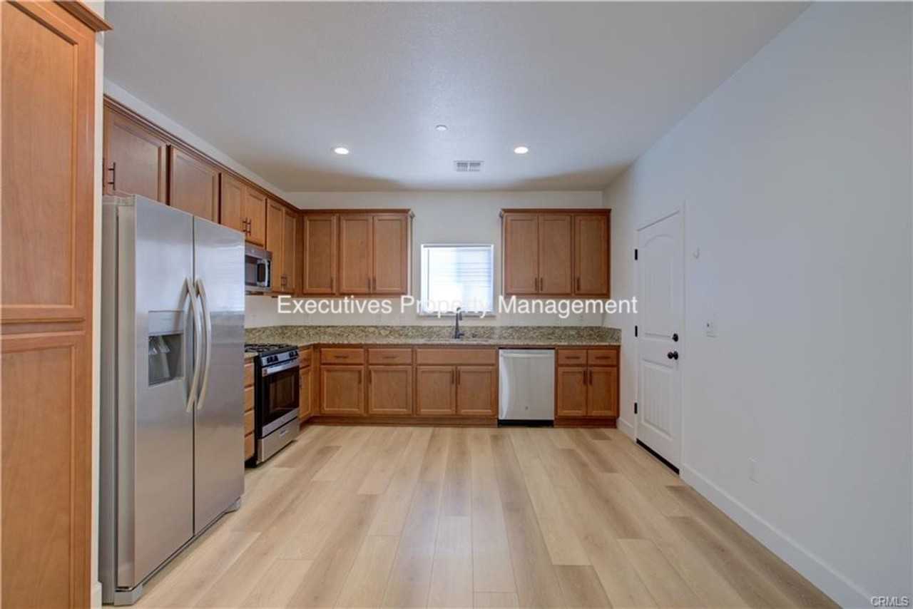 5046 Palisade Ave - Photo 6 of 23
