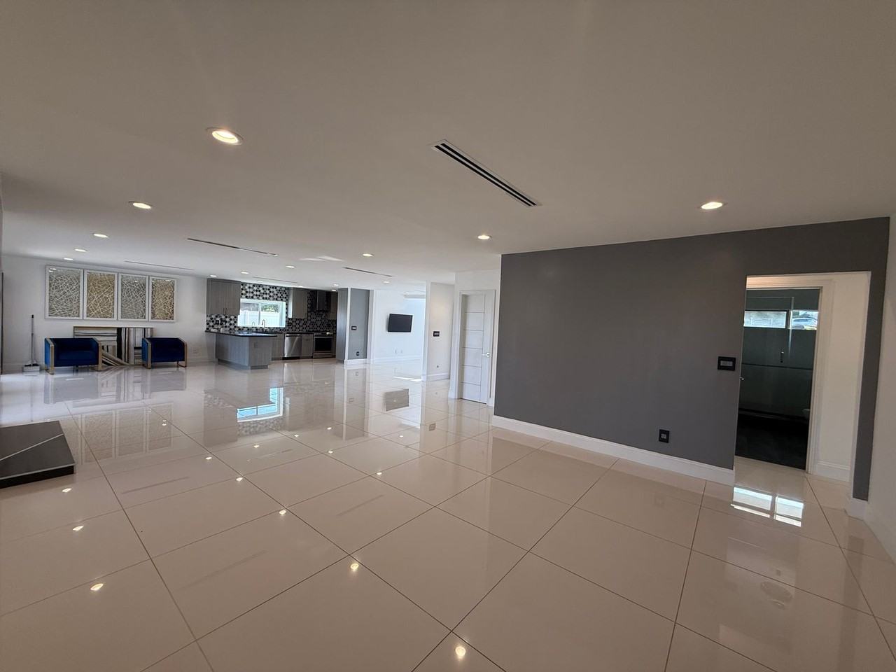 9354 Glory Ave - Photo 4 of 42