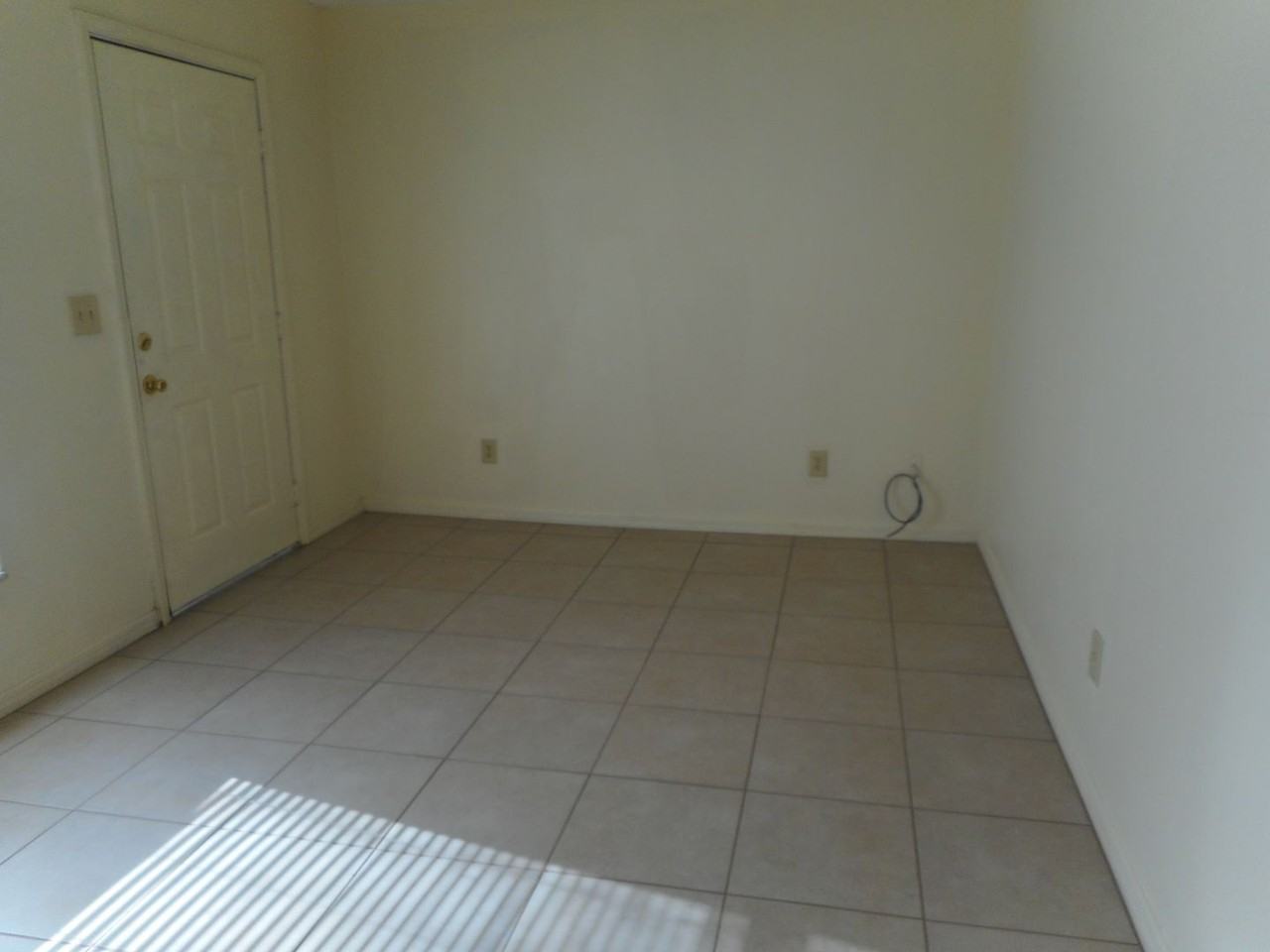 914 Nw 59th Ave - Photo 4 of 9