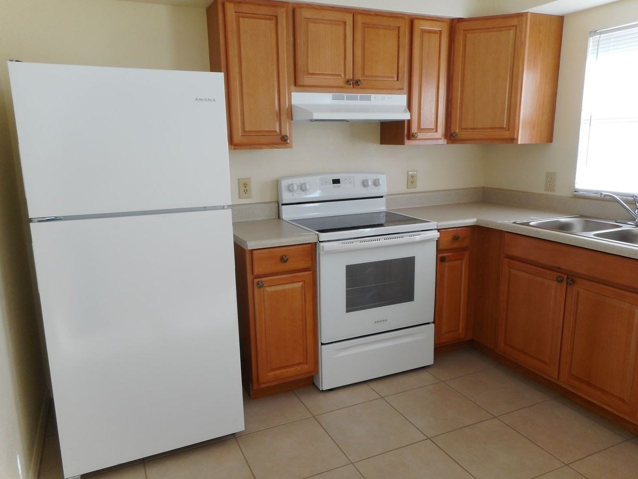 914 Nw 59th Ave - Photo 5 of 9