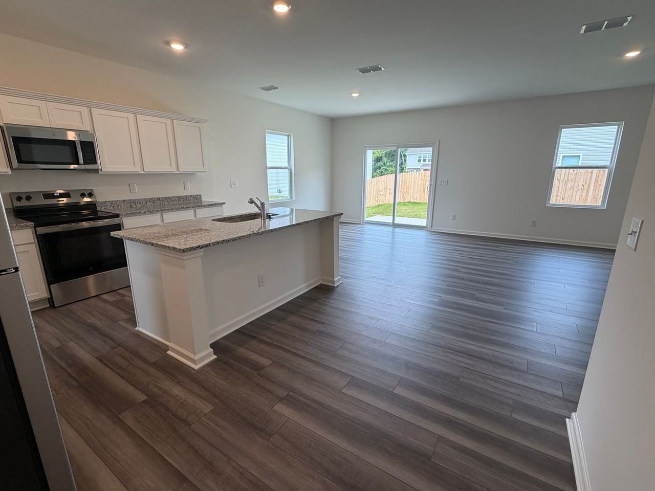 395 Shiloh Way - Photo 4 of 36