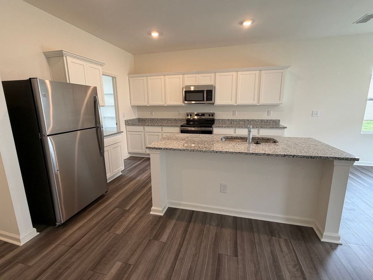395 Shiloh Way - Photo 5 of 36