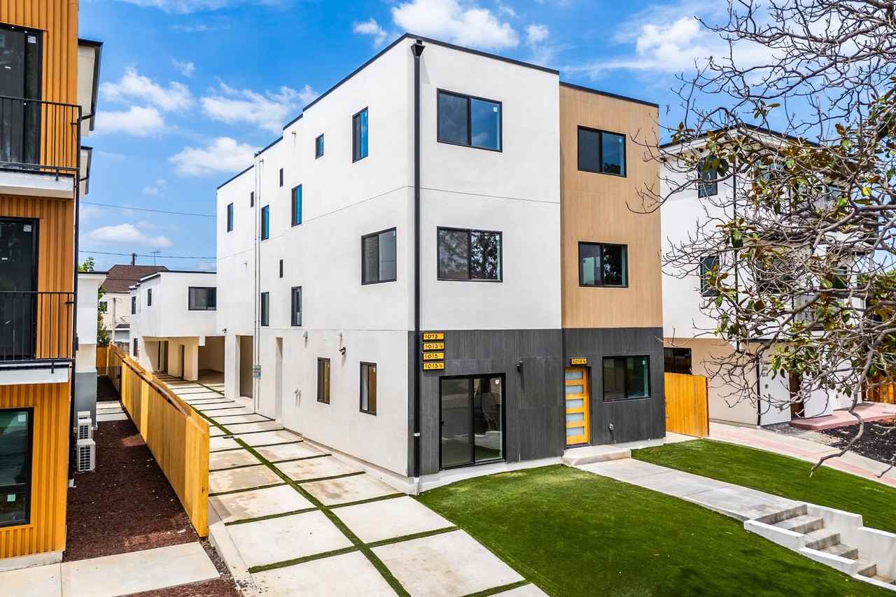 GORGEOUS NEW TOWNHOMES IN PRIME LOCATION - Photo 2 of 34