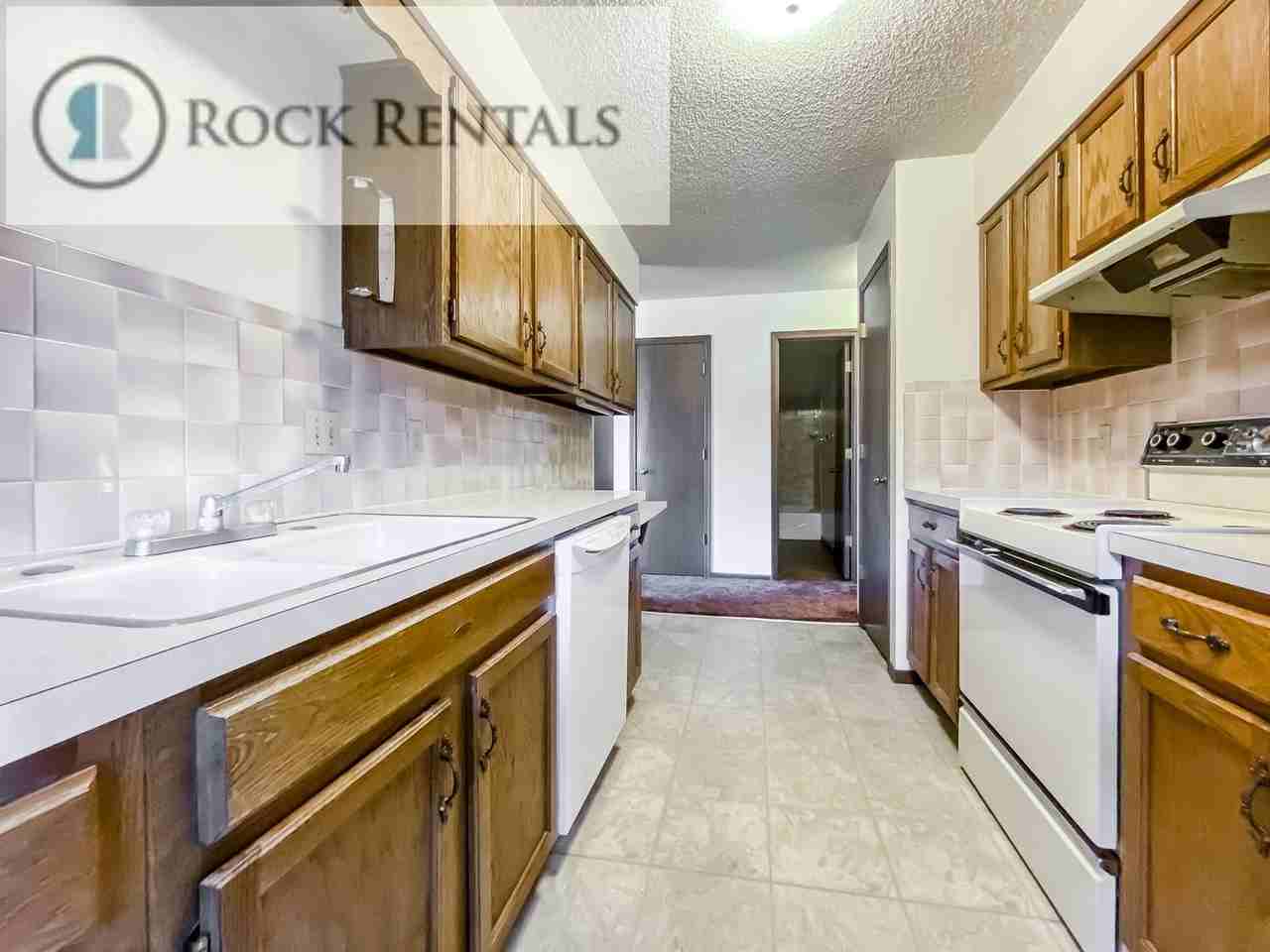 809 E 32nd Ter - Photo 3 of 9