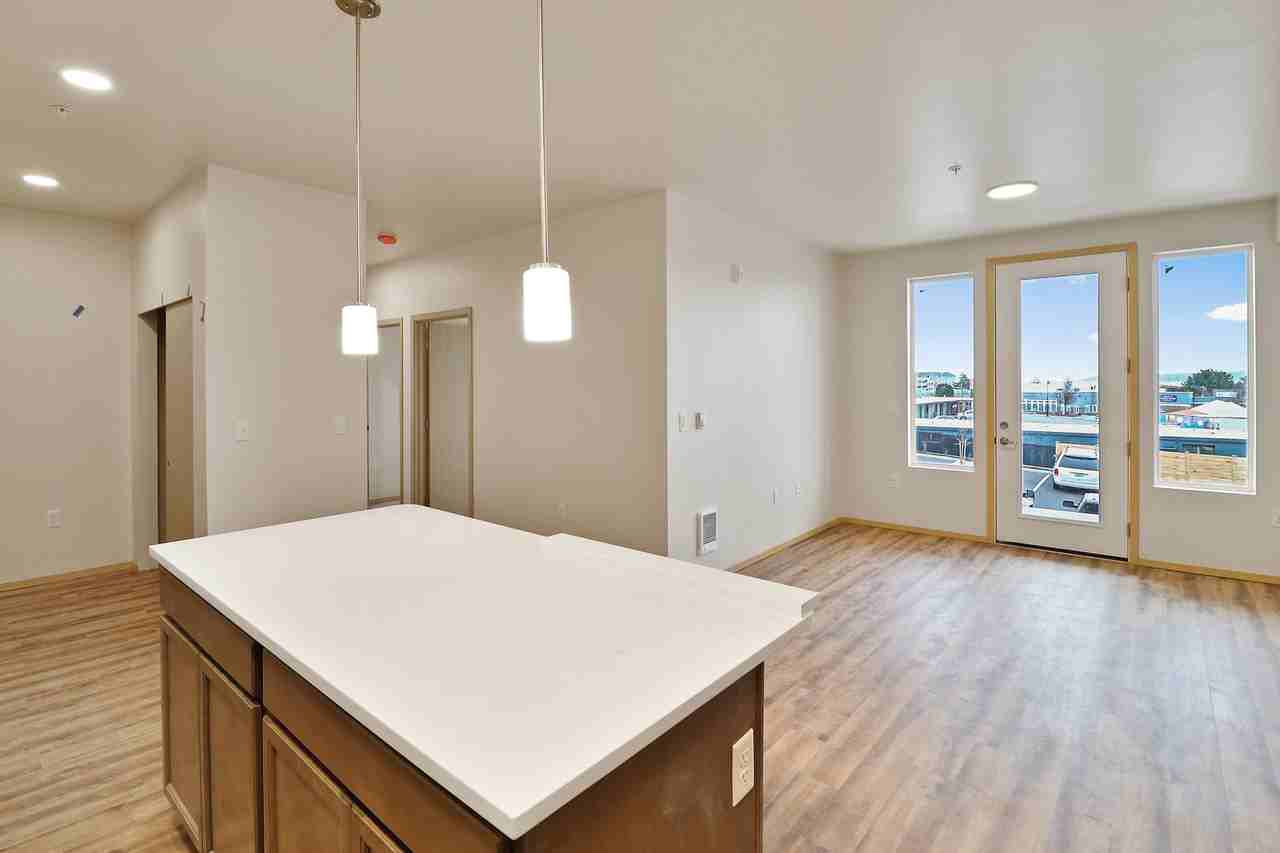 435 Se Barrington Dr #205 - Photo 2 of 9