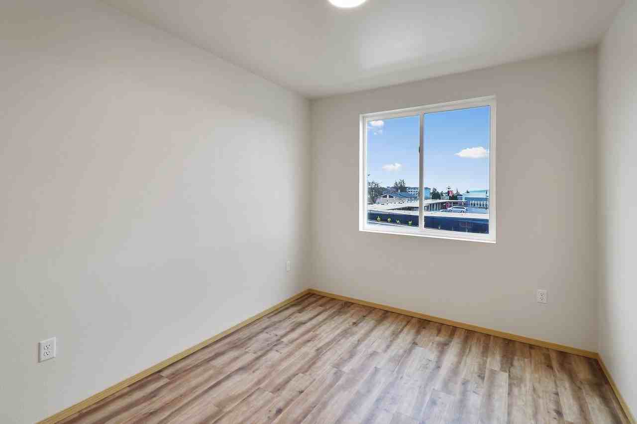 435 Se Barrington Dr #205 - Photo 4 of 9