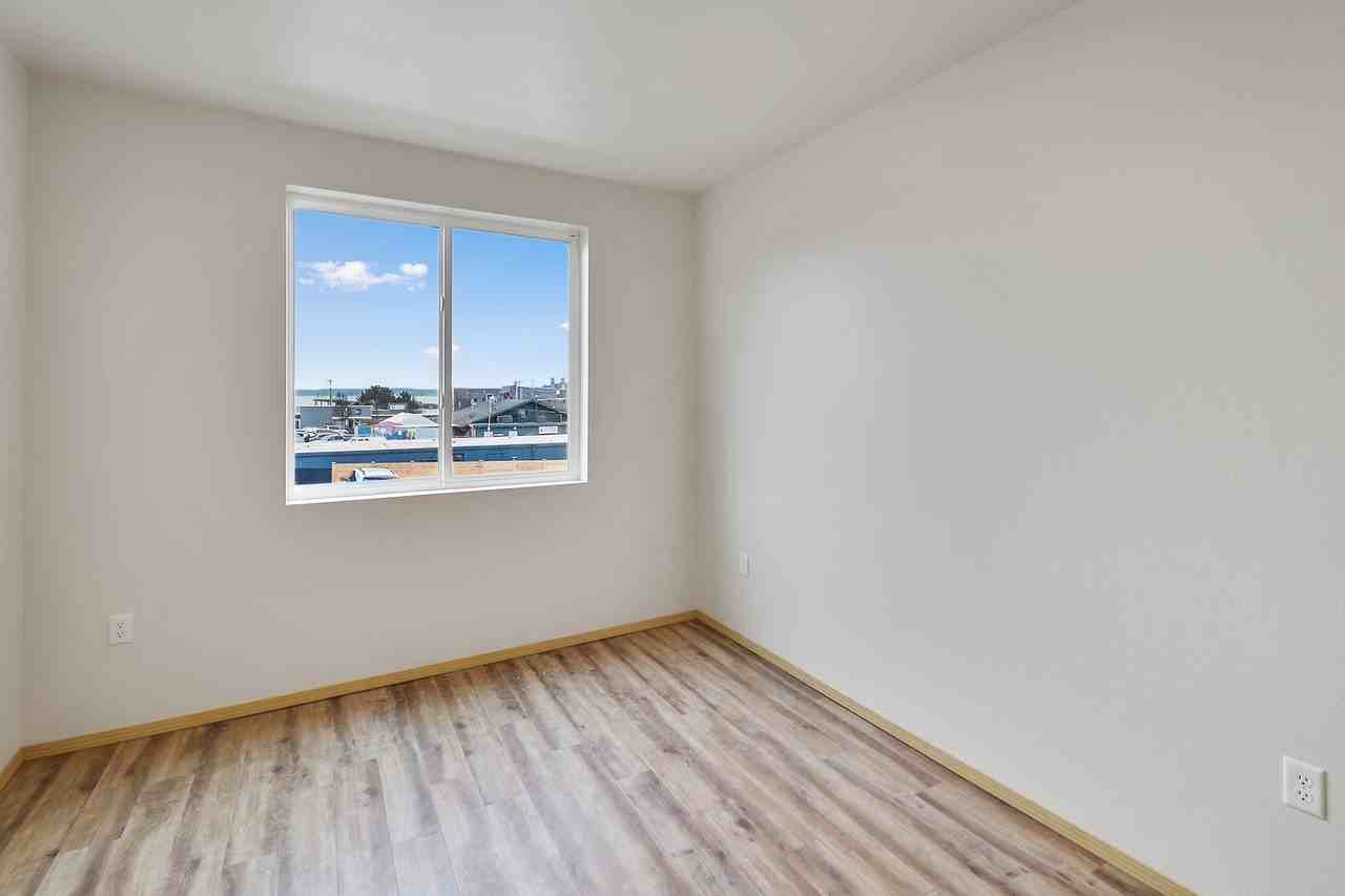 435 Se Barrington Dr #205 - Photo 5 of 9