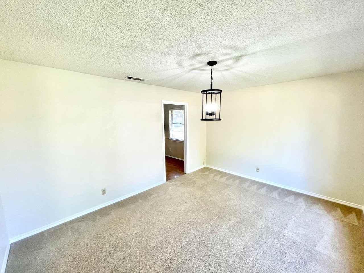 818 Worcester Ln - Photo 2 of 18