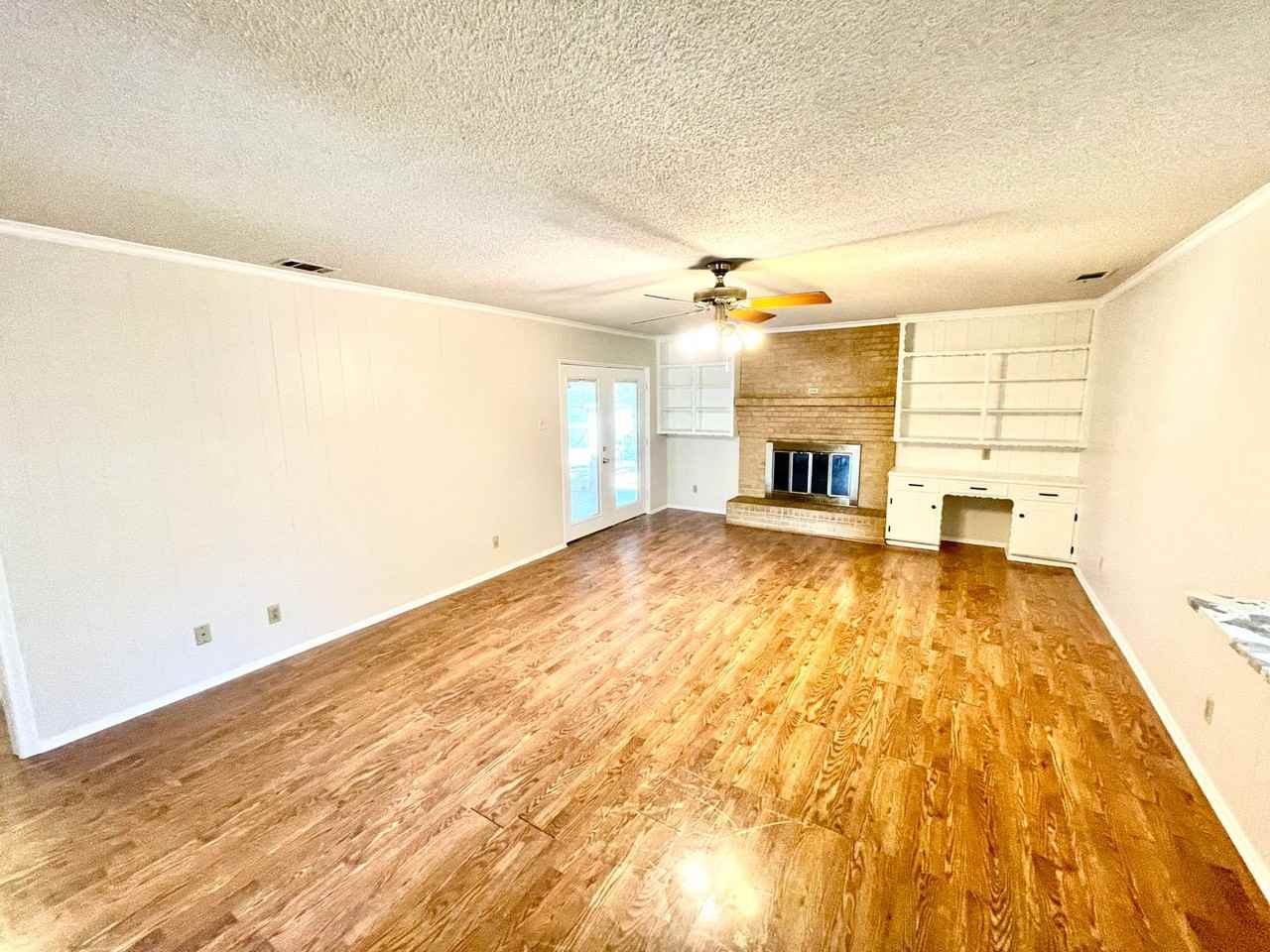 818 Worcester Ln - Photo 5 of 18
