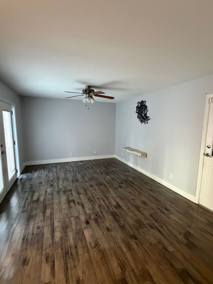 2690 Lee St - Photo 6 of 21