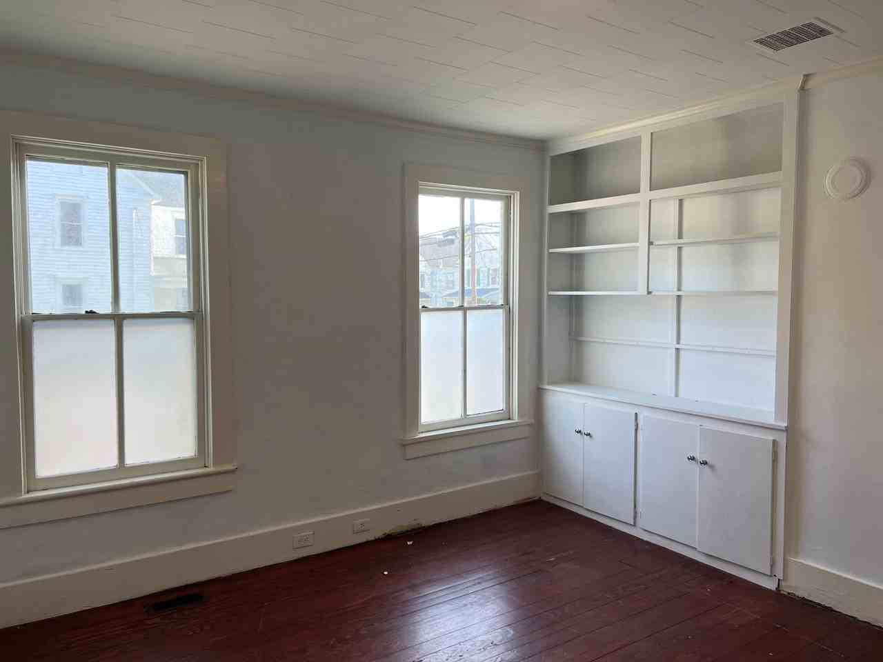 717 N Road St - Photo 2 of 11
