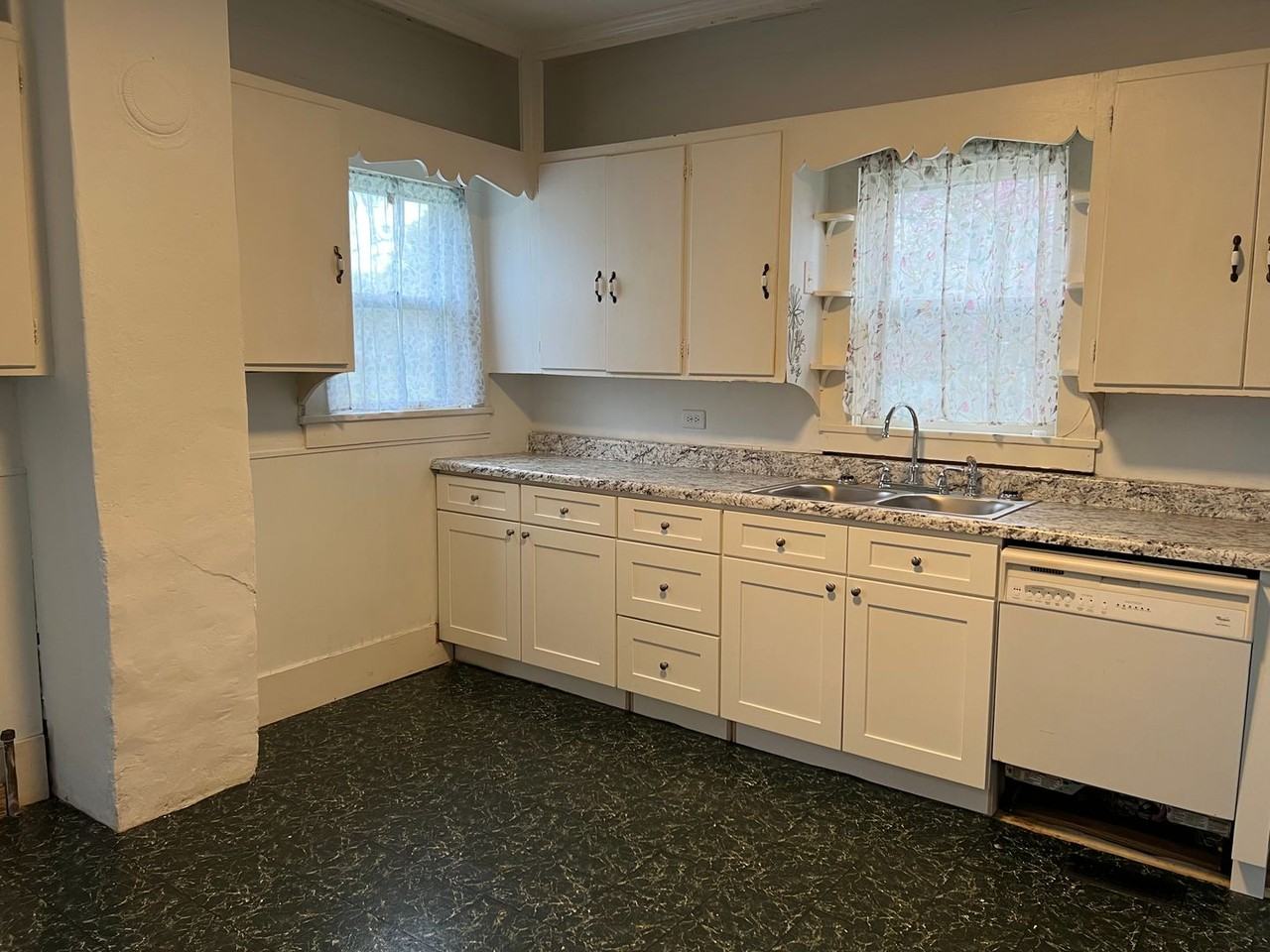 717 N Road St - Photo 3 of 11