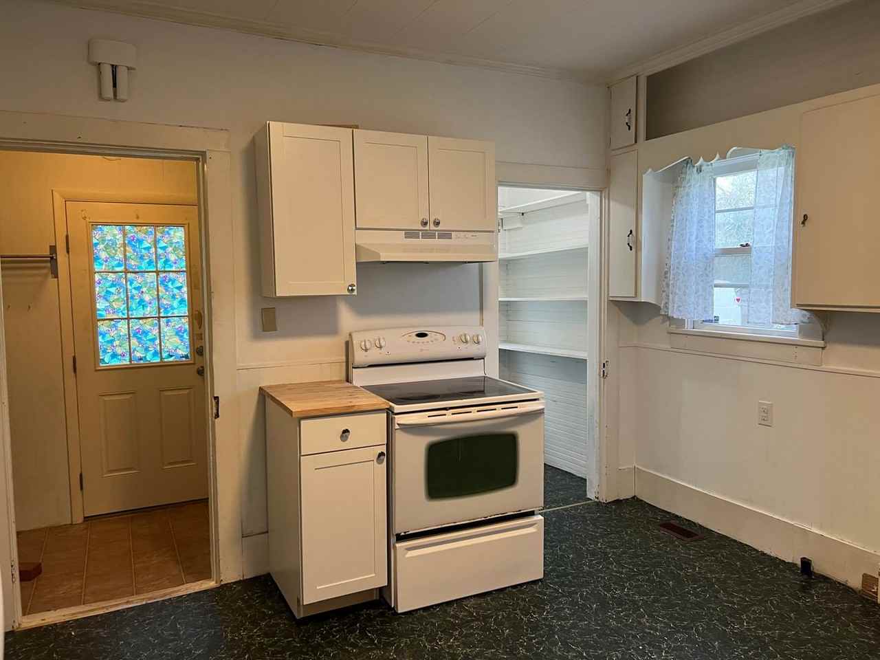 717 N Road St - Photo 4 of 11