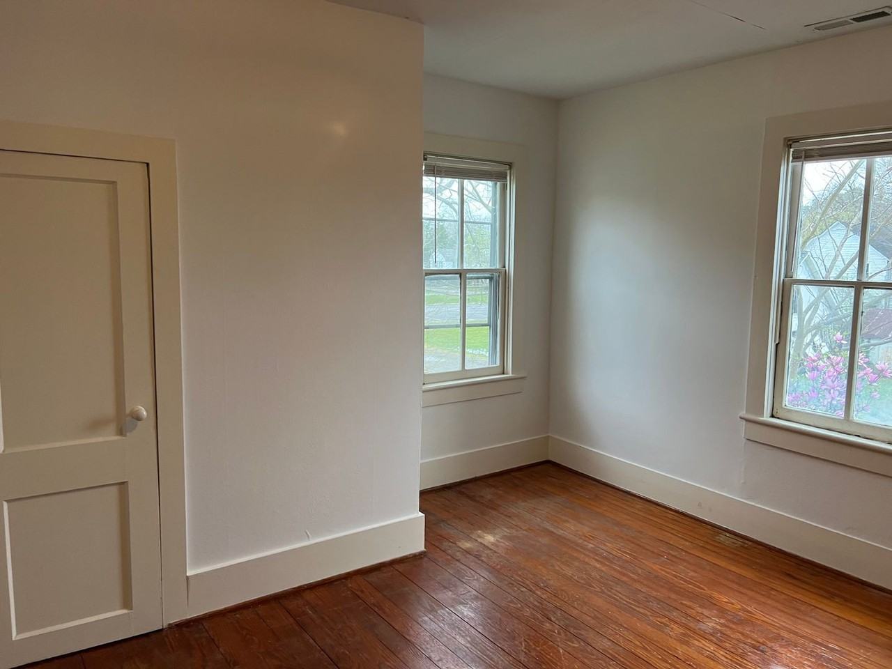717 N Road St - Photo 6 of 11