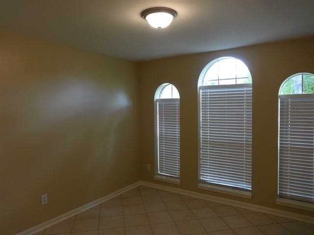 104 Laguna Pointe Dr - Photo 2 of 15