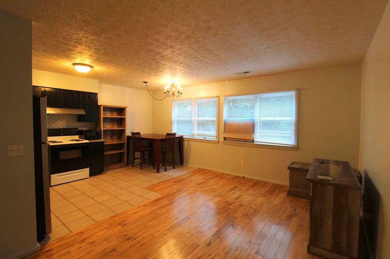 1212 Mountain View Dr - Photo 2 of 18