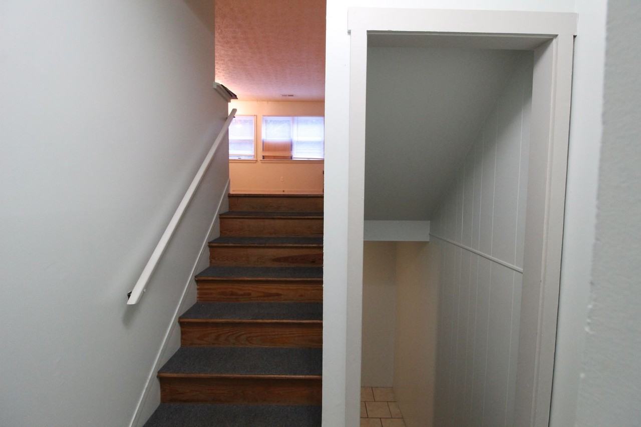 1212 Mountain View Dr - Photo 5 of 18