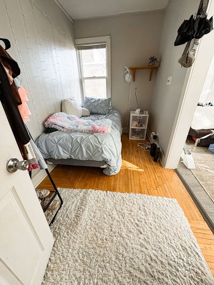 1527 Ferry St - Photo 3 of 28