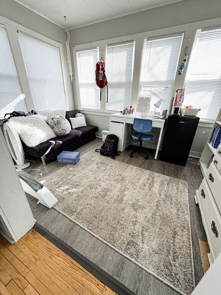 1527 Ferry St - Photo 4 of 28