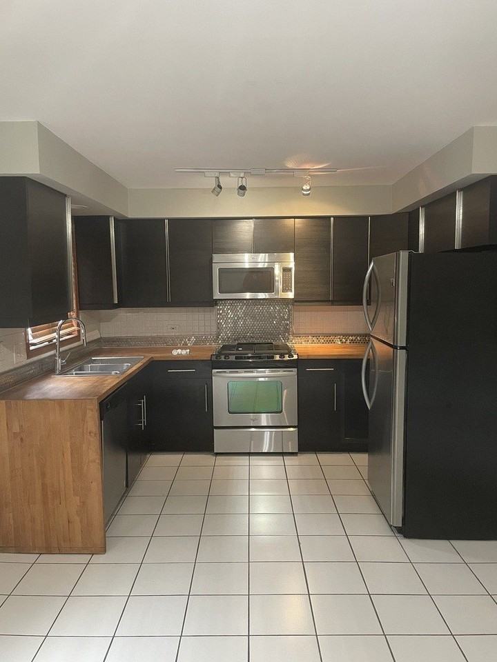 309 Elgin Ave #D - Photo 4 of 11