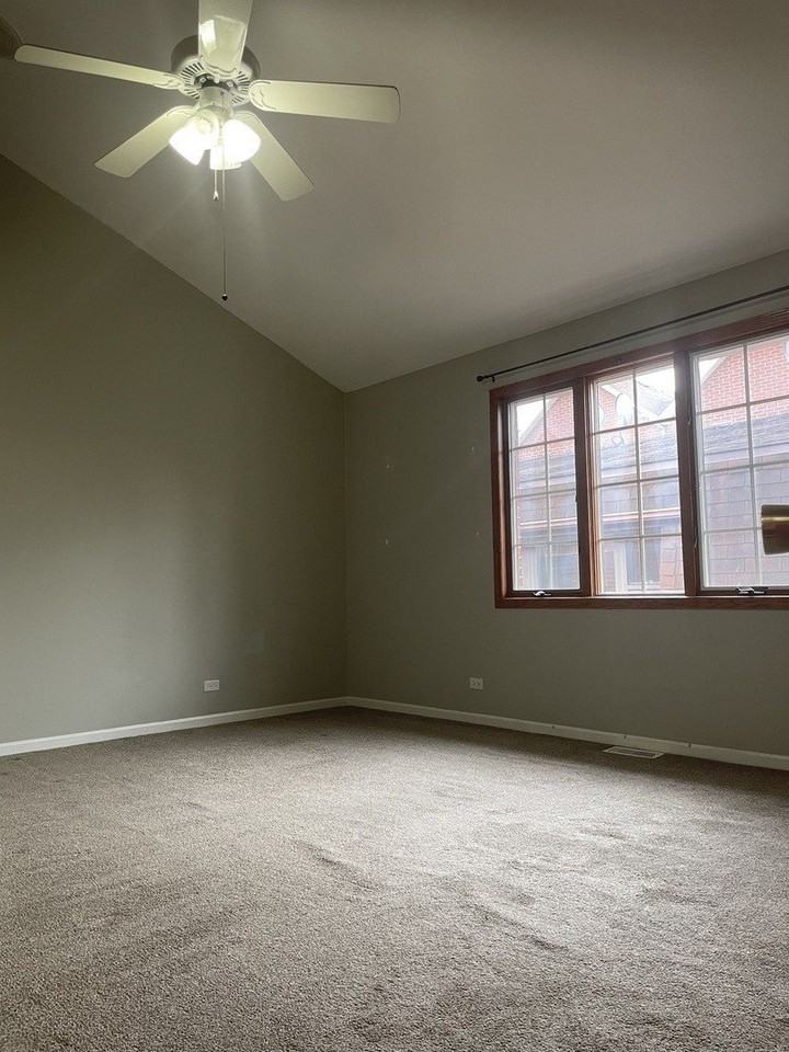 309 Elgin Ave #D - Photo 7 of 11