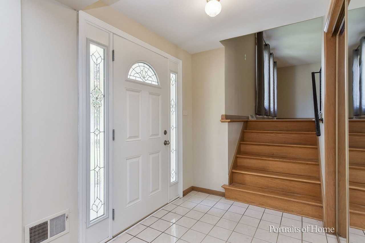 8S122 Washington St - Photo 2 of 27