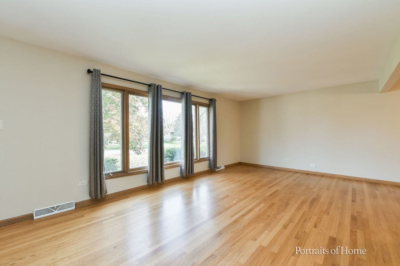 8S122 Washington St - Photo 3 of 27