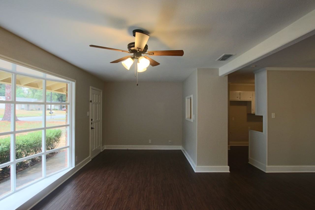 3701 Appletree Ln - Photo 4 of 19