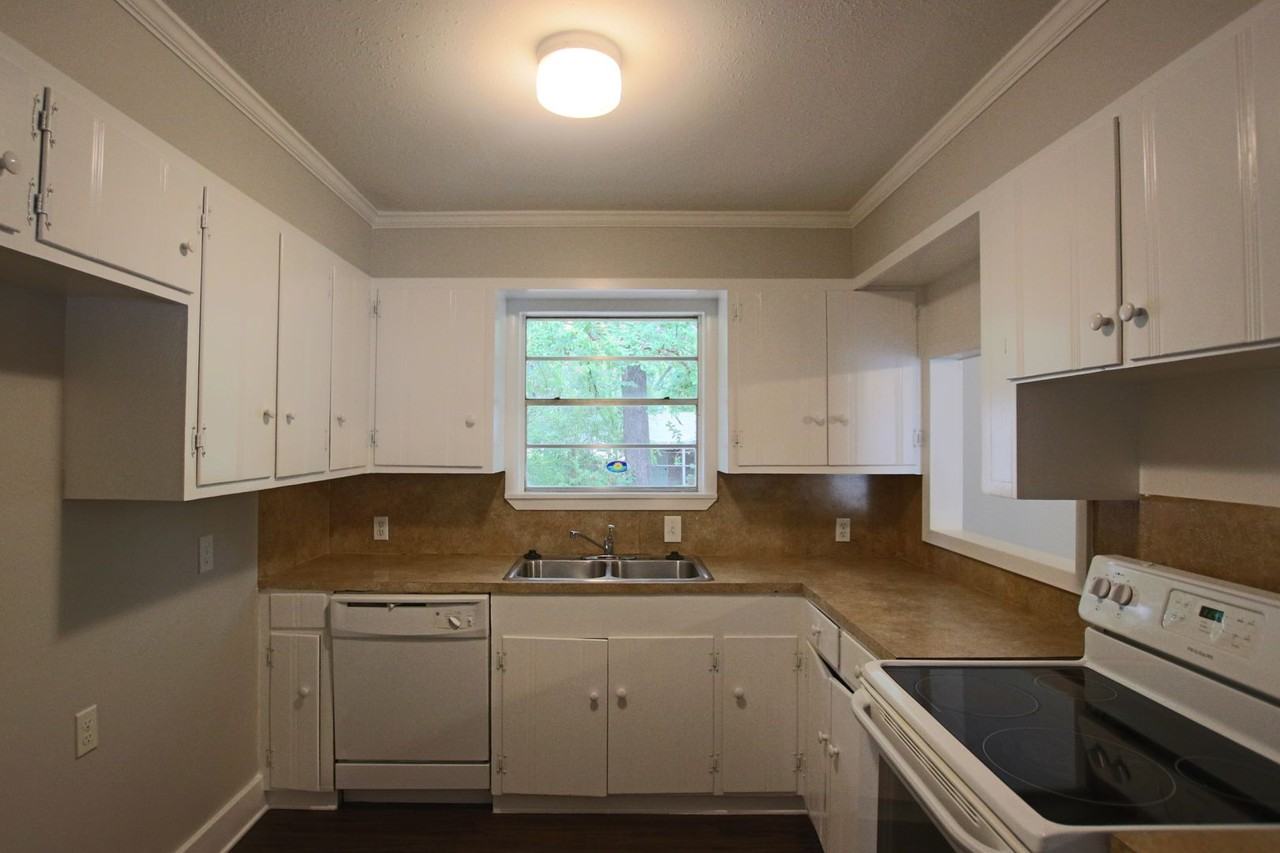 3701 Appletree Ln - Photo 7 of 19