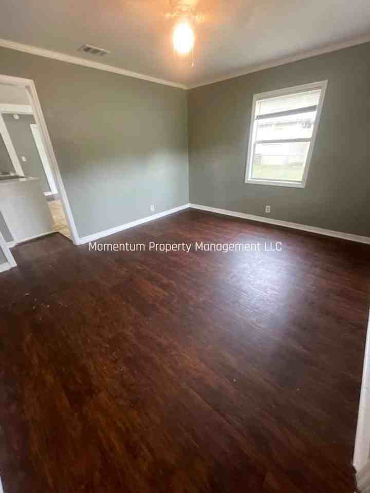 1124 N Brunnell Pkwy - Photo 3 of 18