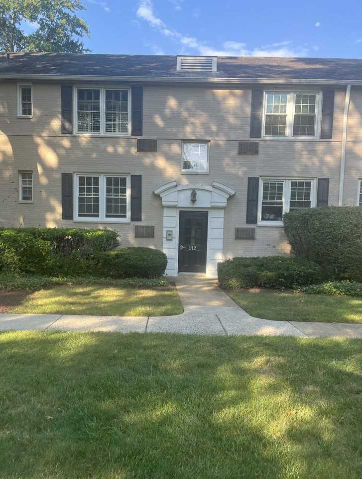 212 N George Mason Dr #4 - Photo 2 of 12
