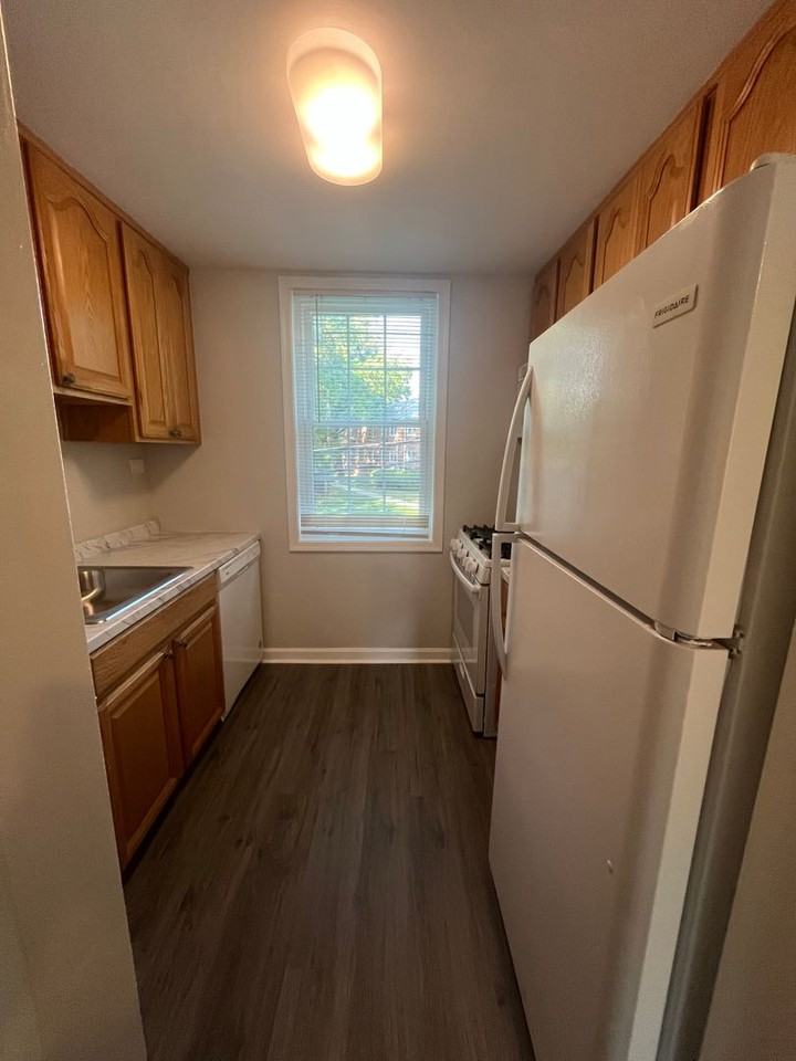 212 N George Mason Dr #4 - Photo 6 of 12