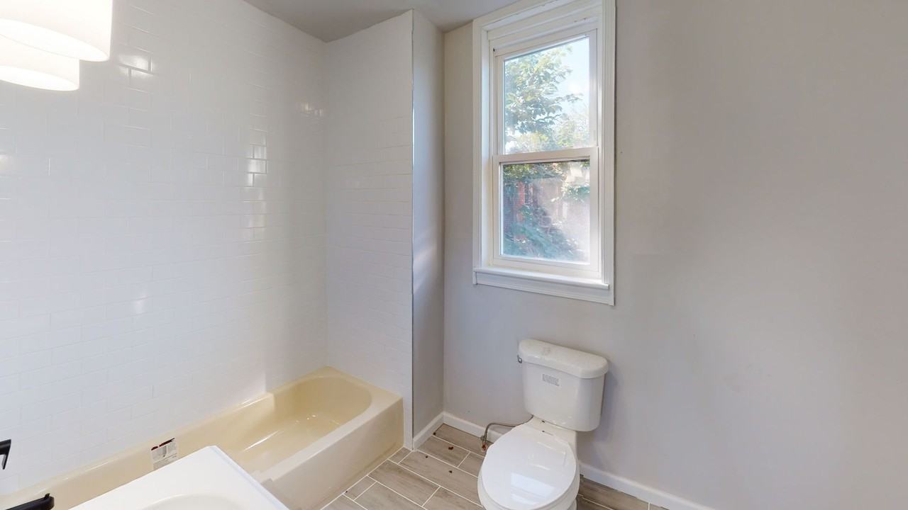 1220 S Peach St - Photo 2 of 7