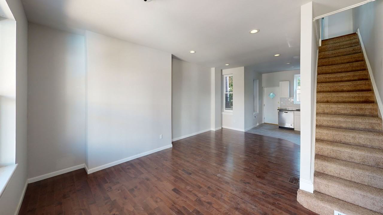 1220 S Peach St - Photo 5 of 7